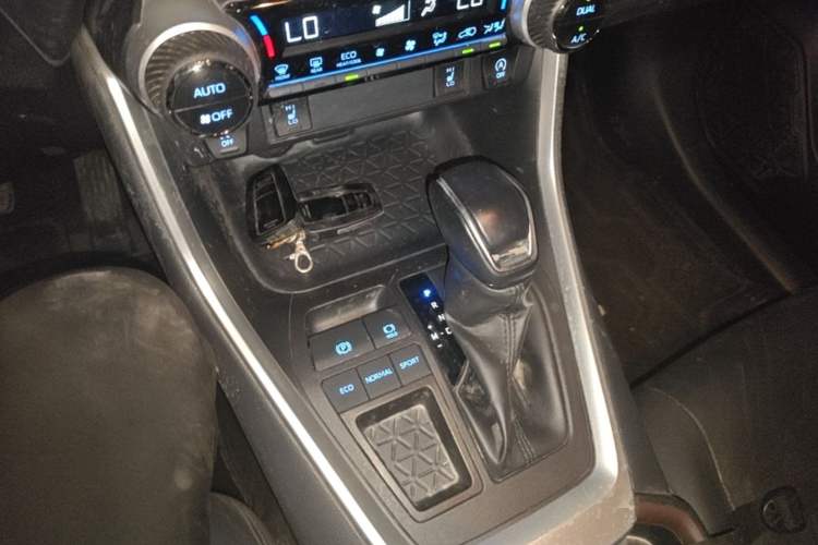 Used Toyota RAV4 2020 2.0L CVT Two-Wheel Drive Fashion PLUS Edition Gear Lever
