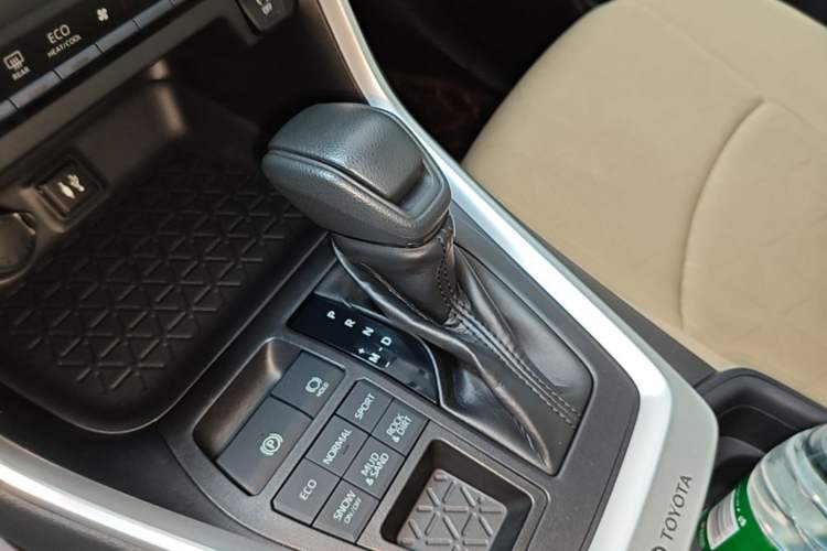 Used Toyota RAV4 2020 2.0L CVT 4x4 Trend Edition Gear Lever