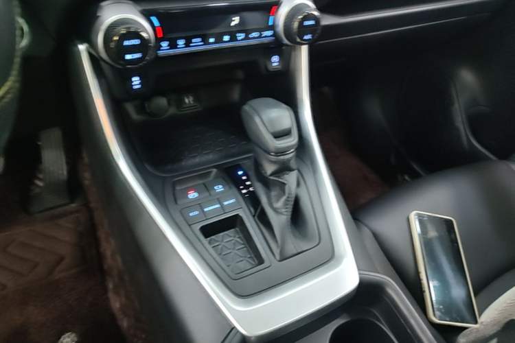 Used Toyota RAV4 2020 2.0L CVT Two-Wheel Drive Fashion Edition Gear Lever