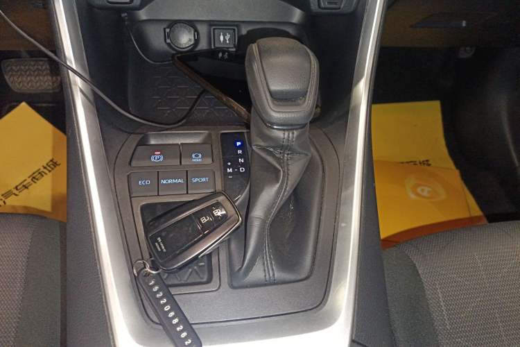 Used Toyota RAV4 2020 2.0L CVT Two-Wheel Drive Fashion Edition Gear Lever