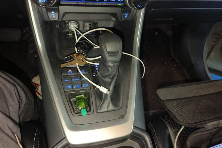 Used Toyota RAV4 2020 2.0L CVT 4x4 Trend Edition Gear Lever