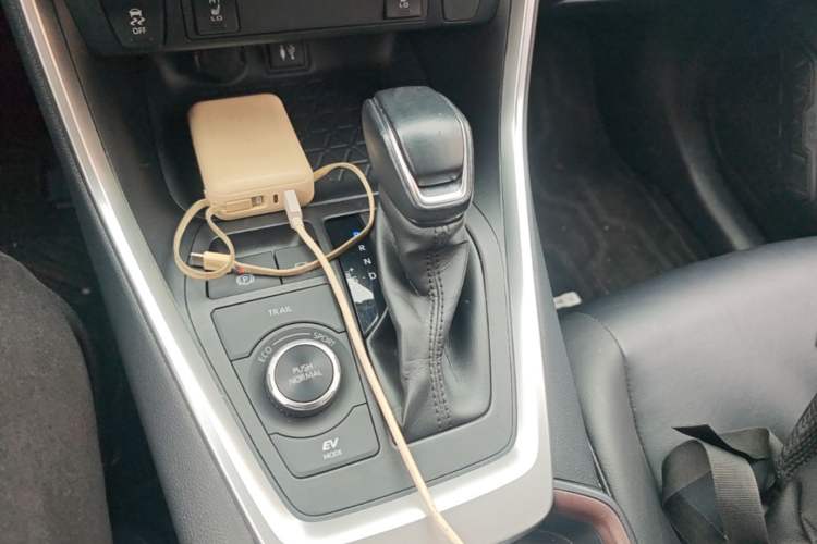 Used Toyota RAV4 2020 Dual-Engine 2.5L E-CVT 4x4 Elite PLUS Edition Gear Lever