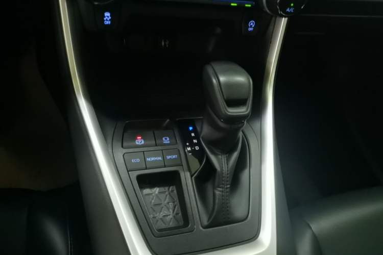 Used Toyota RAV4 2020 2.0L CVT Two-Wheel Drive Fashion Edition Gear Lever