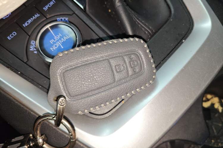 Used Toyota RAV4 2020 2.0L CVT Four-Wheel Drive Prestige Edition Interior 1