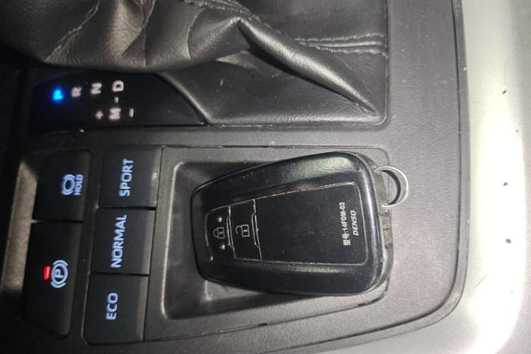 Used Toyota RAV4 2020 2.0L CVT Two-Wheel Drive Fashion Edition Interior 1