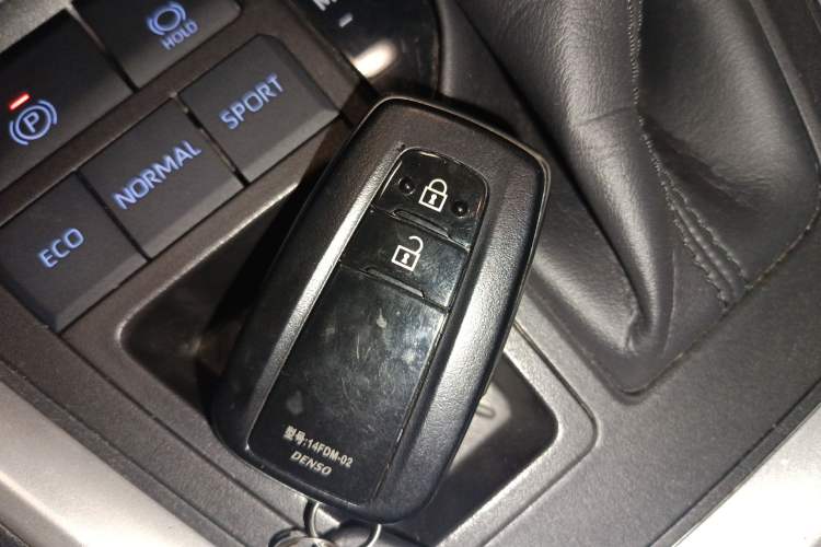 Used Toyota RAV4 2020 2.0L CVT Two-Wheel Drive Fashion Edition Interior 1