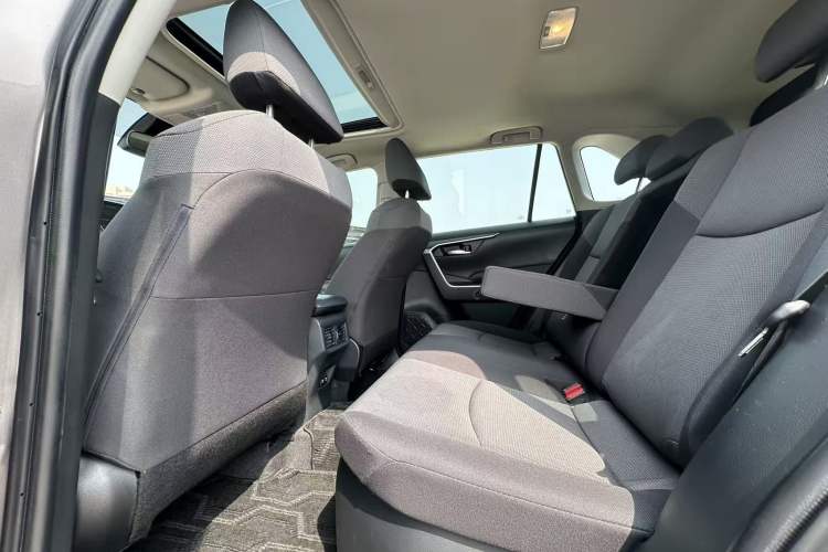 Used Toyota RAV4 2020 Dual-Engine 2.5L E-CVT Two-Wheel Drive Elite Edition Interior 2