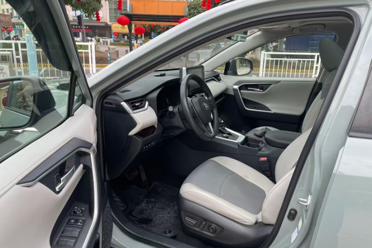 Used Toyota RAV4 2020 2.0L CVT Four-Wheel Drive Prestige Edition Interior 3