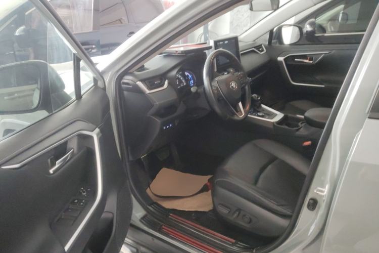 Used Toyota RAV4 2020 Dual-Engine 2.5L E-CVT 4x4 Elite PLUS Edition Interior 3