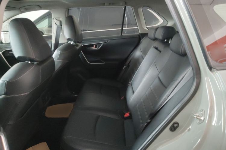 Used Toyota RAV4 2020 Dual-Engine 2.5L E-CVT 4x4 Elite PLUS Edition Interior 4