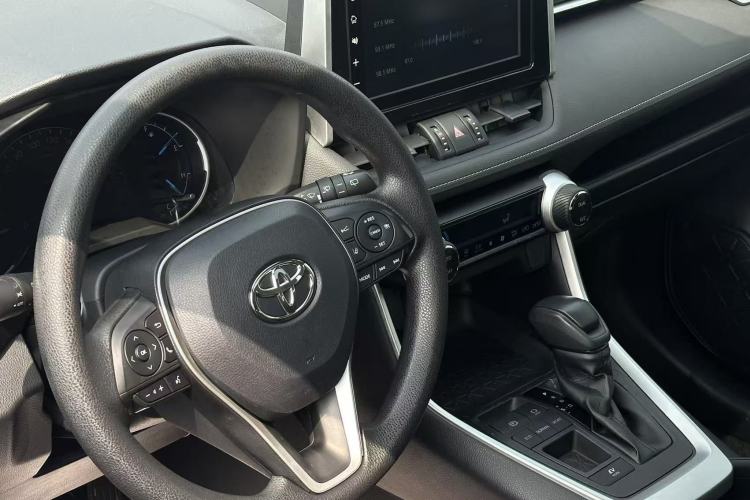 Used Toyota RAV4 2020 Dual-Engine 2.5L E-CVT Two-Wheel Drive Elite Edition Interior 6