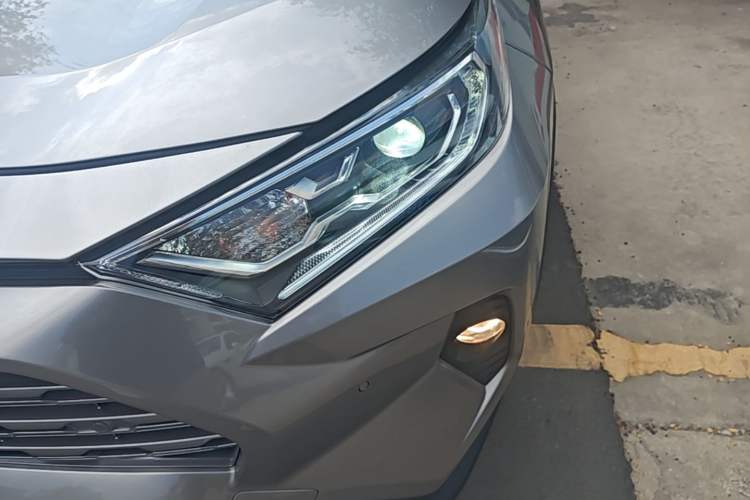 Used Toyota RAV4 2020 2.0L CVT Four-Wheel Drive Prestige Edition Left Front Headlight