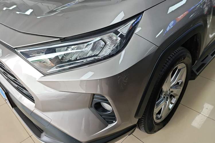 Used Toyota RAV4 2020 2.0L CVT 4x4 Trend Edition Left Front Headlight