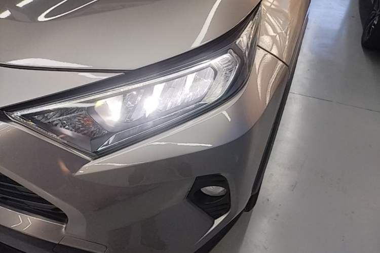 Used Toyota RAV4 2020 Dual-Engine 2.5L E-CVT Two-Wheel Drive Elite Edition Left Front Headlight
