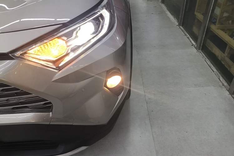 Used Toyota RAV4 2020 Dual-Motor 2.5L E-CVT Four-Wheel Drive Flagship Edition Left Front Headlight
