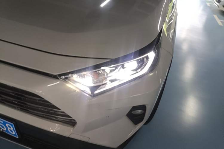 Used Toyota RAV4 2020 Dual-Motor 2.5L E-CVT Four-Wheel Drive Flagship Edition Left Front Headlight
