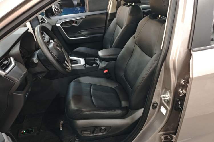 Used Toyota RAV4 2020 2.0L CVT Two-Wheel Drive Fashion Edition Left Front Seat