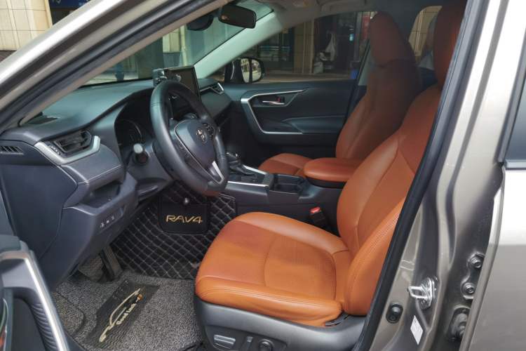 Used Toyota RAV4 2020 Dual-Engine 2.5L E-CVT Two-Wheel Drive Elite Edition Left Front Seat