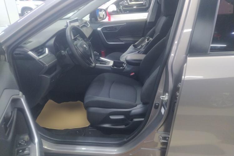 Used Toyota RAV4 2020 2.0L CVT Two-Wheel Drive Urban Edition Left Front Seat