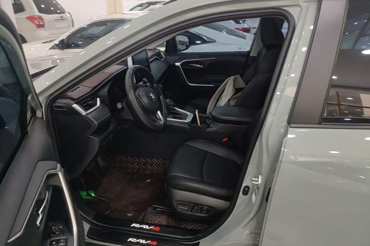 Used Toyota RAV4 2020 2.0L CVT Two-Wheel Drive Fashion Edition Left Front Seat