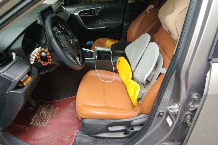 Used Toyota RAV4 2020 2.0L CVT Two-Wheel Drive Urban Edition Left Front Seat