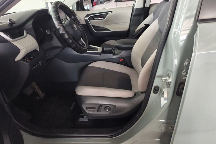 Used Toyota RAV4 2020 2.0L CVT 4x4 Trend Edition Left Front Seat