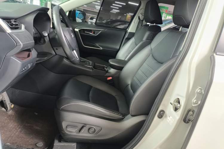 Used Toyota RAV4 2020 2.0L CVT Two-Wheel Drive Prestige Edition Left Front Seat