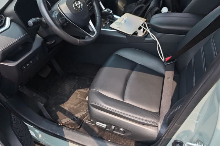 Used Toyota RAV4 2020 Dual-Engine 2.5L E-CVT 4x4 Elite PLUS Edition Left Front Seat