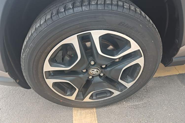 Used Toyota RAV4 2020 2.0L CVT Four-Wheel Drive Prestige Edition Left Front Wheel Hub
