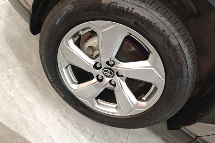 Used Toyota RAV4 2020 2.0L CVT Two-Wheel Drive Fashion Edition Left Front Wheel Hub