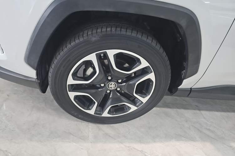 Used Toyota RAV4 2020 2.0L CVT Two-Wheel Drive Prestige Edition Left Front Wheel Hub