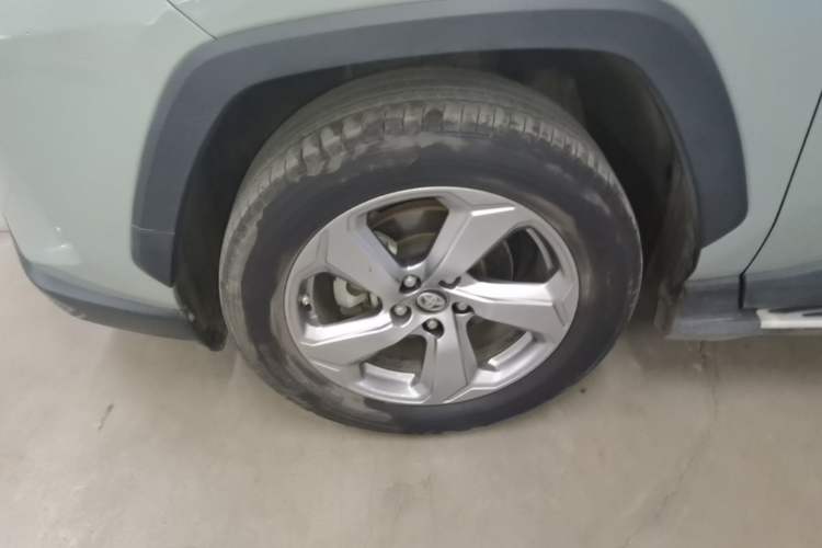 Used Toyota RAV4 2020 2.0L CVT 4x4 Trend Edition Left Front Wheel Hub