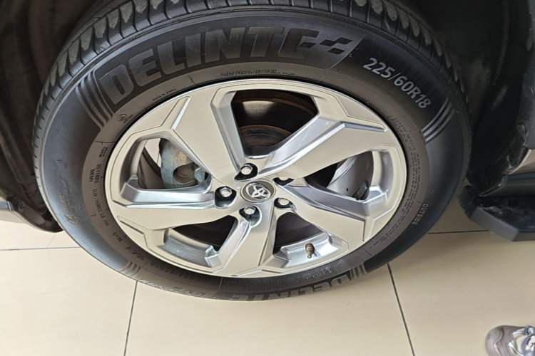 Used Toyota RAV4 2020 2.0L CVT 4x4 Trend Edition Left Front Wheel Hub