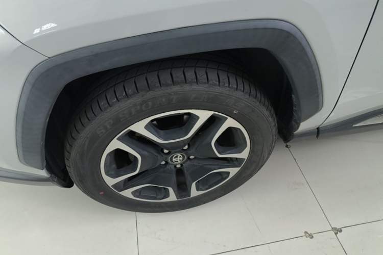 Used Toyota RAV4 2020 2.0L CVT Two-Wheel Drive Prestige Edition Left Front Wheel Hub