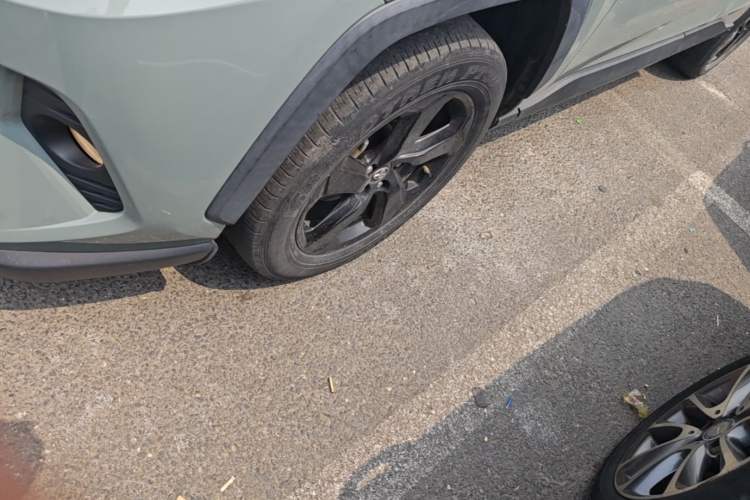 Used Toyota RAV4 2020 Dual-Engine 2.5L E-CVT 4x4 Elite PLUS Edition Left Front Wheel Hub