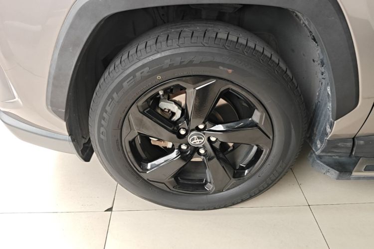 Used Toyota RAV4 2020 Dual-Engine 2.5L E-CVT 4x4 Elite PLUS Edition Left Front Wheel Hub