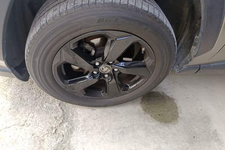 Used Toyota RAV4 2020 Dual-Engine 2.5L E-CVT 4x4 Elite PLUS Edition Left Front Wheel Hub