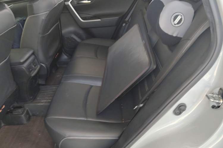 Used Toyota RAV4 2020 2.0L CVT Two-Wheel Drive Prestige Edition Left Rear Seat
