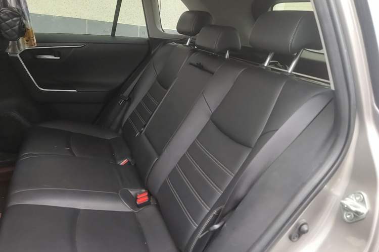 Used Toyota RAV4 2020 2.0L CVT Four-Wheel Drive Prestige Edition Left Rear Seat