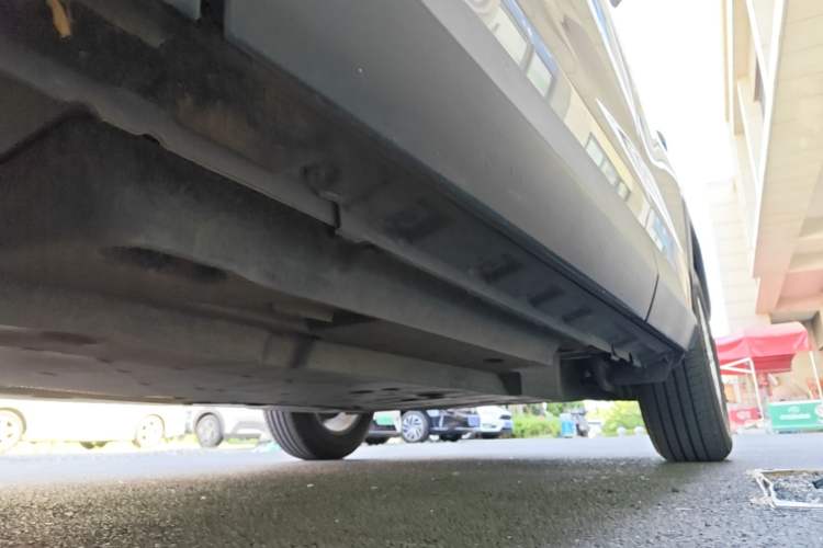 Used Toyota RAV4 2020 2.0L CVT Two-Wheel Drive Urban Edition Left Side Sill