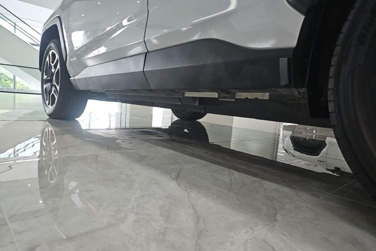 Used Toyota RAV4 2020 2.0L CVT Two-Wheel Drive Prestige Edition Left Side Sill