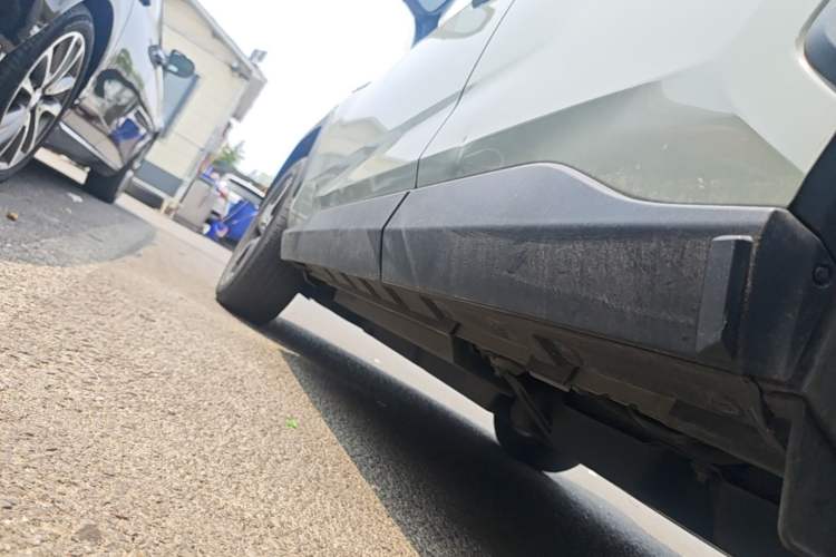 Used Toyota RAV4 2020 Dual-Engine 2.5L E-CVT 4x4 Elite PLUS Edition Left Side Sill