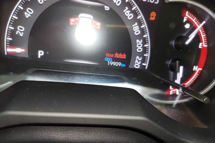 Used Toyota RAV4 2020 2.0L CVT Two-Wheel Drive Fashion Edition Odometer Close Up