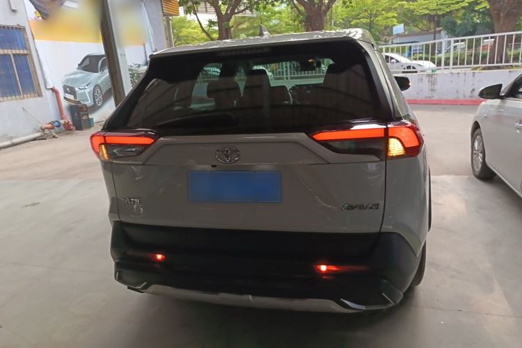 Used Toyota RAV4 2020 2.0L CVT Two-Wheel Drive Fashion Edition Rear