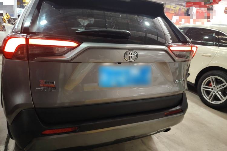 Used Toyota RAV4 2020 2.0L CVT Two-Wheel Drive Fashion Edition Rear