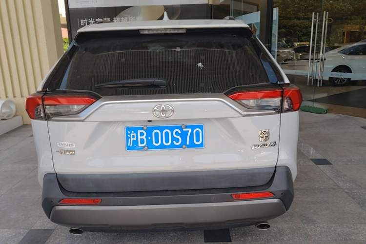Used Toyota RAV4 2020 2.0L CVT Two-Wheel Drive Prestige Edition Rear