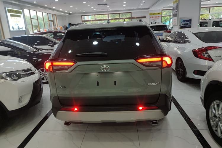 Used Toyota RAV4 2020 2.0L CVT Two-Wheel Drive Fashion Edition Rear