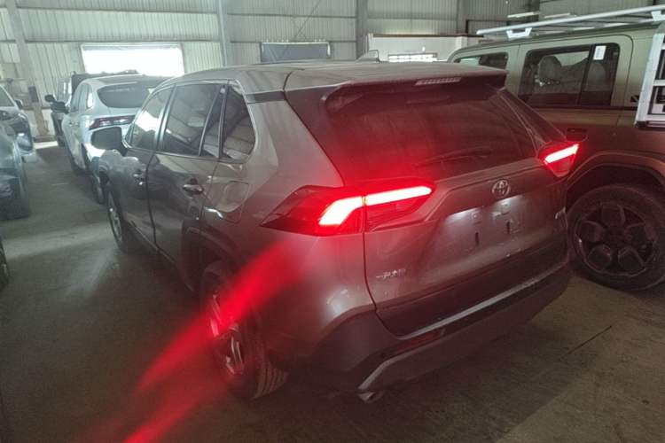 Used Toyota RAV4 2020 2.0L CVT Two-Wheel Drive Fashion PLUS Edition Rear Left 45 Deg