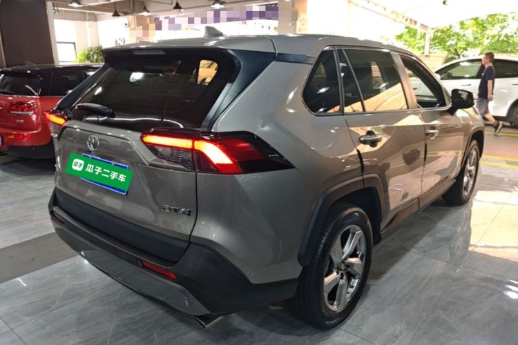 Used Toyota RAV4 2020 2.0L CVT Two-Wheel Drive Fashion Edition Rear Right 45 Deg