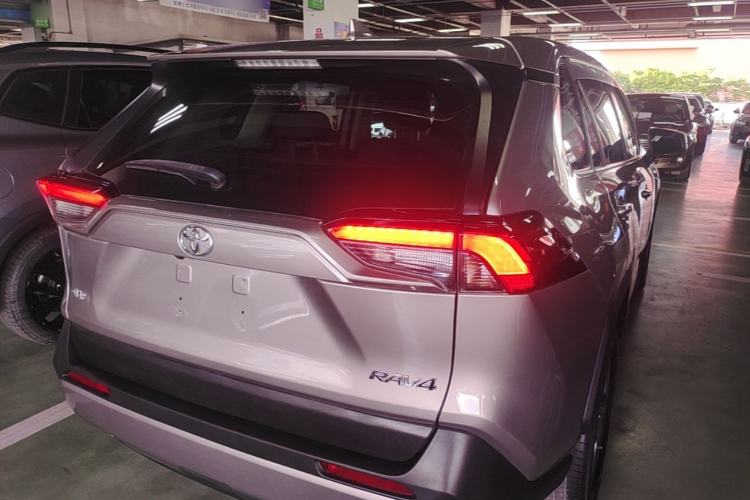 Used Toyota RAV4 2020 2.0L CVT Two-Wheel Drive Fashion Edition Rear Right 45 Deg